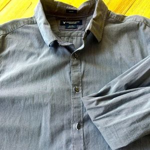 Like New! AE Button Down